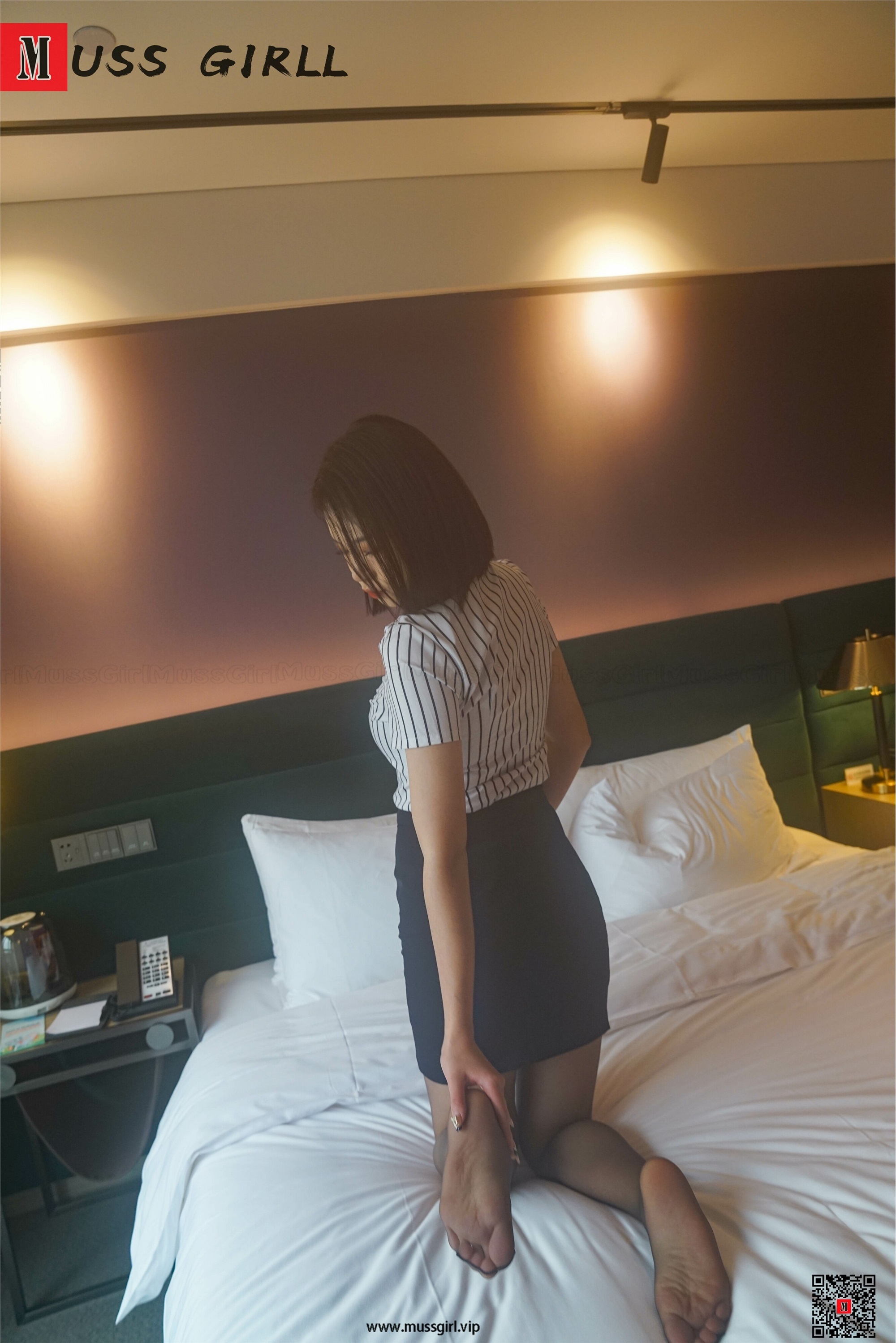 MussGirl慕丝女郎  NO.207 条纹制服肉丝白领